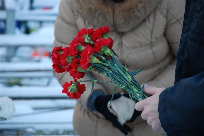 Сотрудники екатеринбургского управления вневедомственной охраны почтили память коллеги, погибшего при выполнении служебных обязанностей