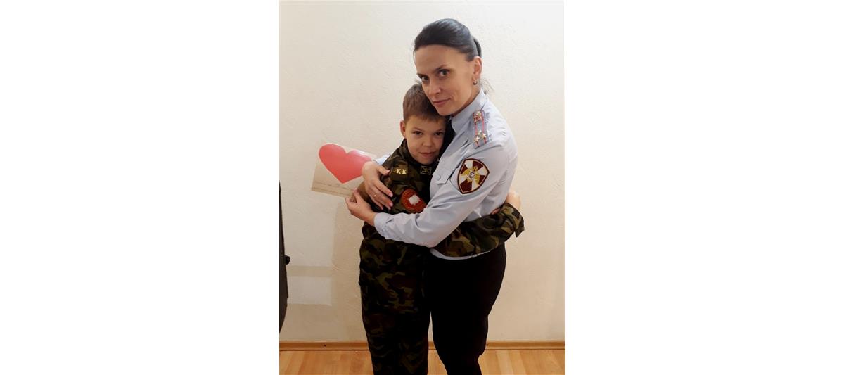 Вологодские сотрудники Росгвардии провели праздничные мероприятия в канун Дня матери 