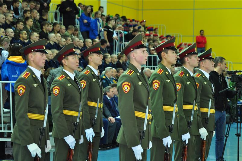 Педагоги и курсанты Новосибирского военного института Росгвардии провели для молодежи региона День призывника