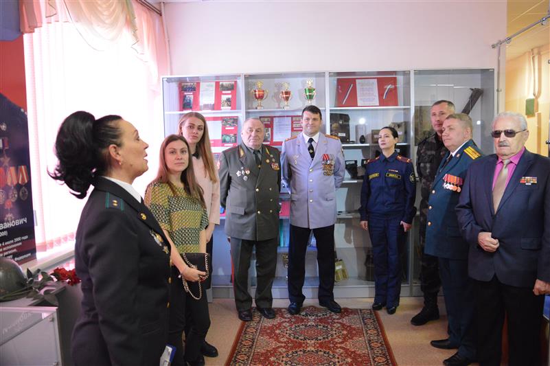 В брянской кадетской школе открылась музейная экспозиция, посвященная погибшему офицеру СОБР, Герою России Валерию Шкурному