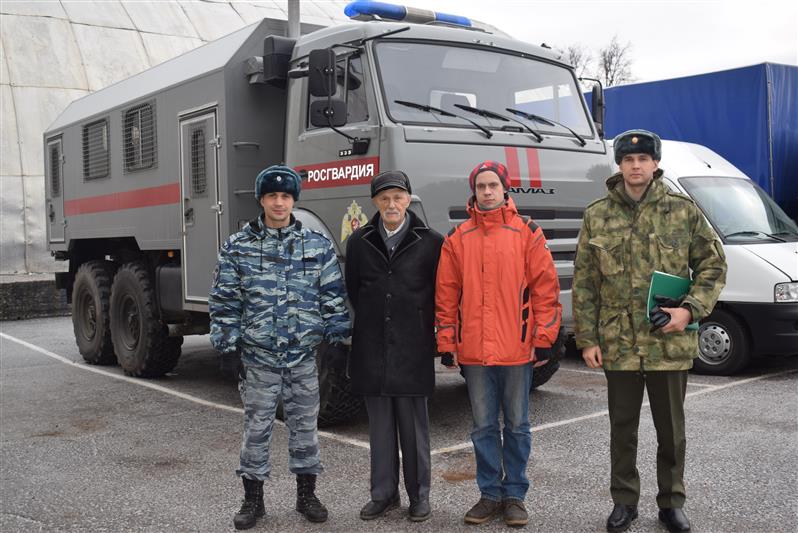 Сотрудники башкирского управления Росгвардии поздравили ветерана Великой Отечественной войны с 90-летием 