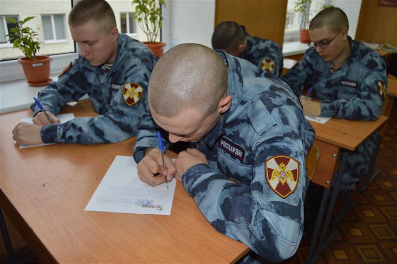 Военнослужащие Северо-Западного округа Росгвардии присоединились к Всероссийской акции «С любовью, маме» (фото, видео)