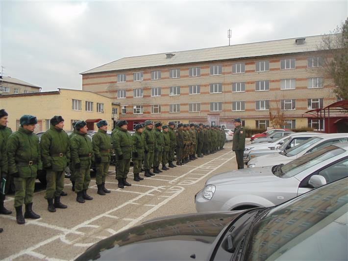 В Астрахани прошел смотр личного автотранспорта военнослужащих Росгвардии