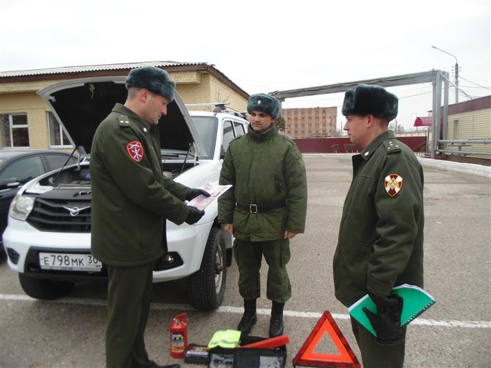В Астрахани прошел смотр личного автотранспорта военнослужащих Росгвардии