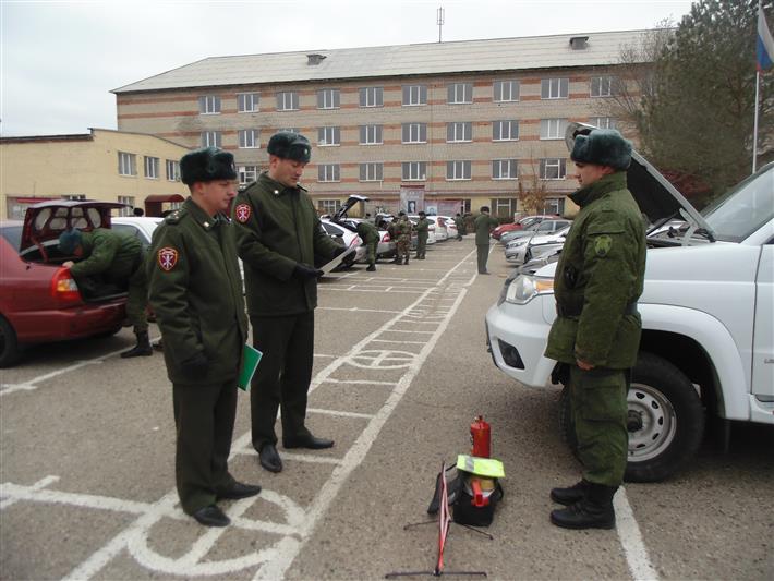 В Астрахани прошел смотр личного автотранспорта военнослужащих Росгвардии