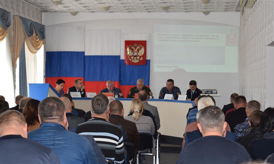 В Крыму офицеры Росгвардии обсудили вопросы межведомственного взаимодействия по профилактике и недопущению противоправных действий в детских оздоровительных учреждениях 