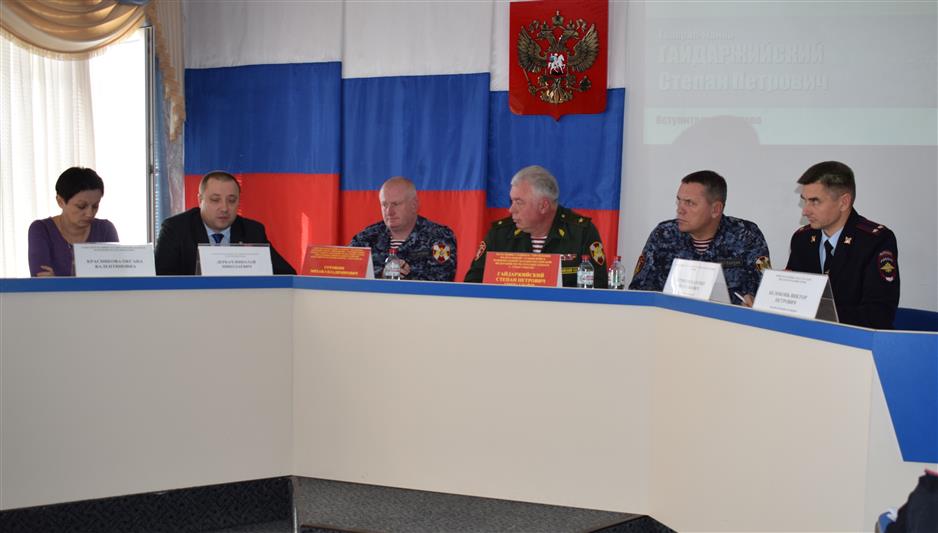 В Крыму офицеры Росгвардии обсудили вопросы межведомственного взаимодействия по профилактике и недопущению противоправных действий в детских оздоровительных учреждениях 