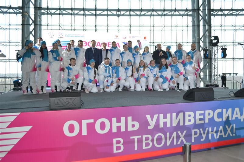 Во Владивостоке росгвардеец принял участие в церемонии зажжения чаши огня Всемирной зимней универсиады-2019