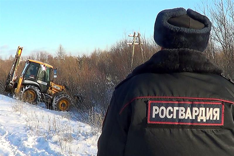В Кирове сотрудники Росгвардии пришли на помощь матери с малолетним ребенком, попавшим в дорожно-транспортное происшествие (фото, видео)
