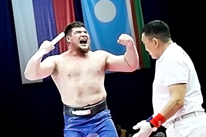 Сотрудники ОМОН обеспечили правопорядок во время чемпионата мира по мас-рестлингу в Якутске