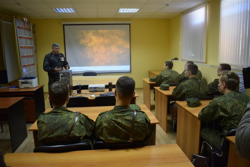 Сотрудники СОБР провели урок мужества для юных ставропольцев
