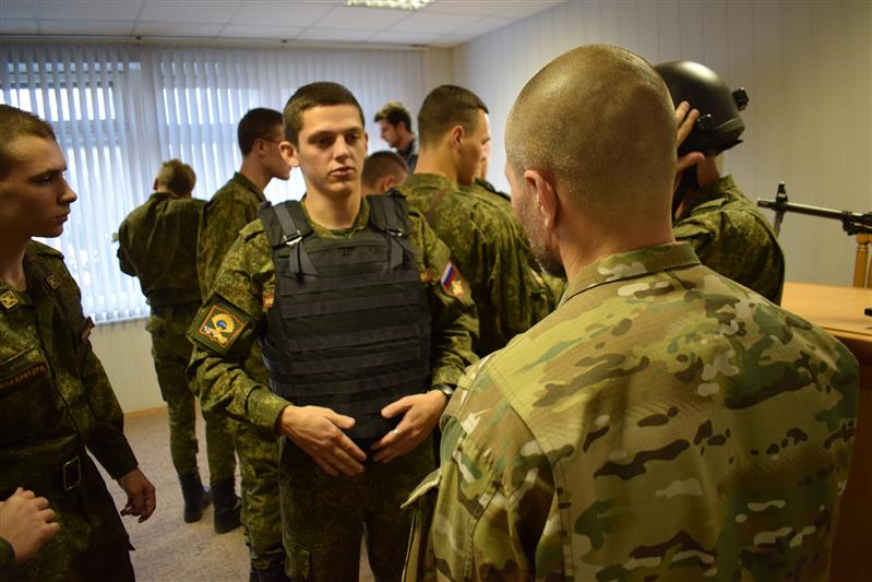 Сотрудники СОБР провели урок мужества для юных ставропольцев