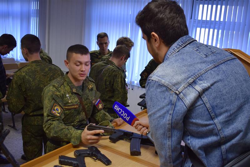 Сотрудники СОБР провели урок мужества для юных ставропольцев