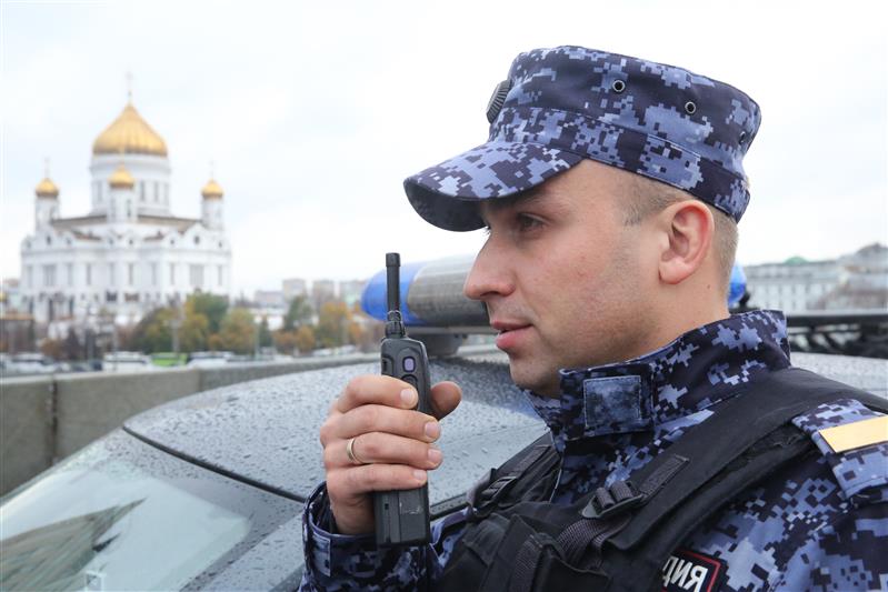 В Москве сотрудники вневедомственной охраны задержали двух подозреваемых в сбыте сильнодействующих наркотических веществ