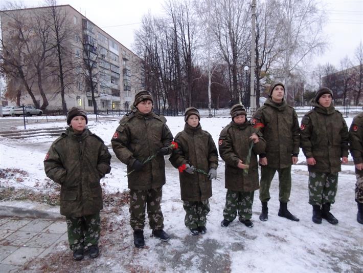 В Челябинской области воспитанники подшефного СОБР военно-патриотического клуба «СТРОНГ» почтили память погибшего офицера-спецназовца