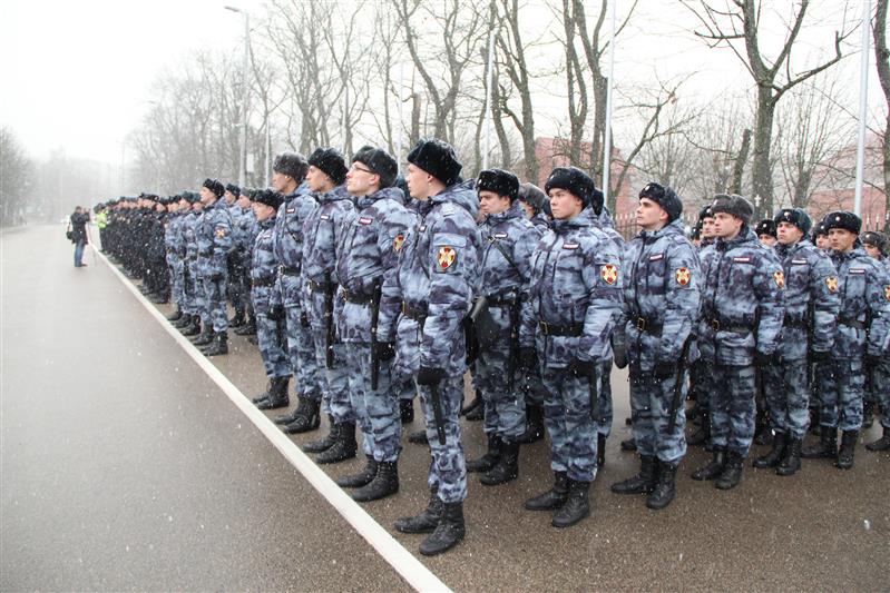 В Калининграде прошел гарнизонный развод нарядов Росгвардии и полиции