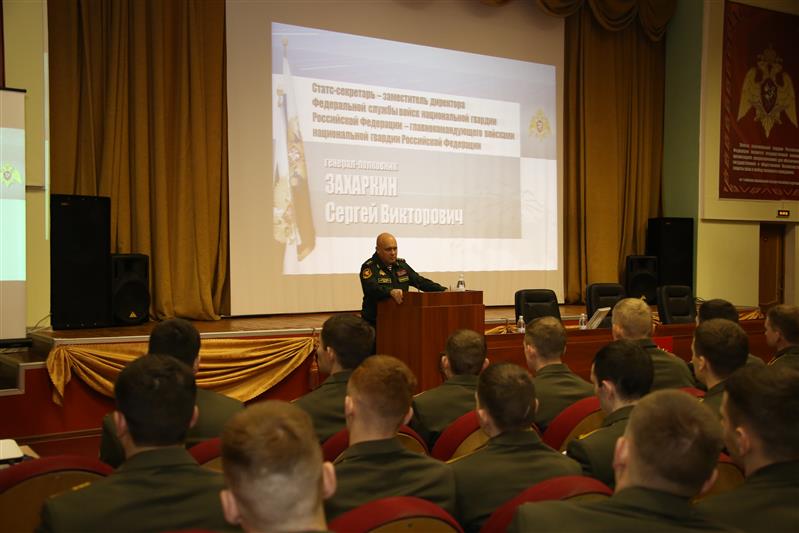 Статс-секретарь – заместитель директора Росгвардии генерал-полковник Сергей Захаркин посетил Санкт-Петербургский военный институт Росгвардии