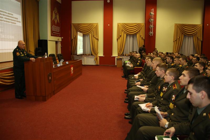 Статс-секретарь – заместитель директора Росгвардии генерал-полковник Сергей Захаркин посетил Санкт-Петербургский военный институт Росгвардии