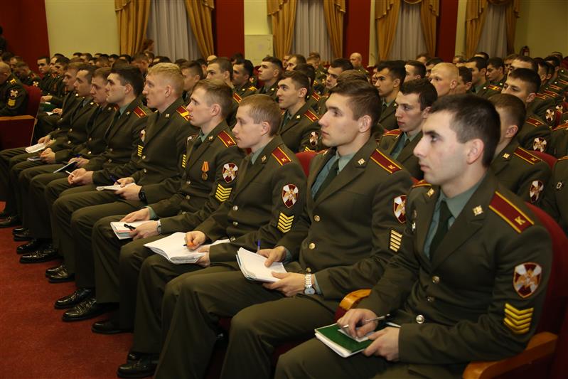 Статс-секретарь – заместитель директора Росгвардии генерал-полковник Сергей Захаркин посетил Санкт-Петербургский военный институт Росгвардии