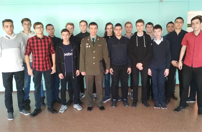 Школьники Волжского узнали о порядке поступления в Саратовский институт Росгвардии