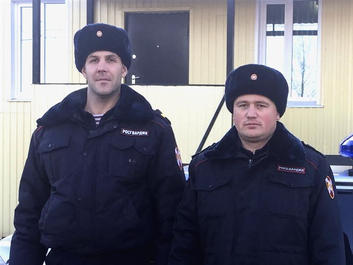 В Хакасии росгвардейцы приняли участие в эвакуации жителей горящего многоквартирного дома 