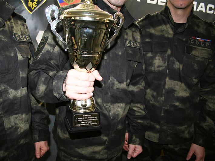 Сотрудники омского СОБР завоевали переходящий кубок на региональных соревнованиях силовых ведомств по практической стрельбе из пистолета