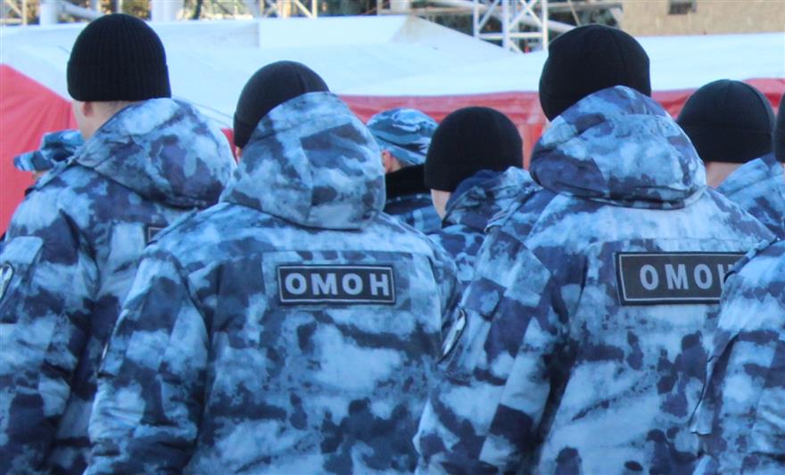 Бойцы саратовского ОМОН совместно с полицейскими пресекли незаконный оборот алкоголя 