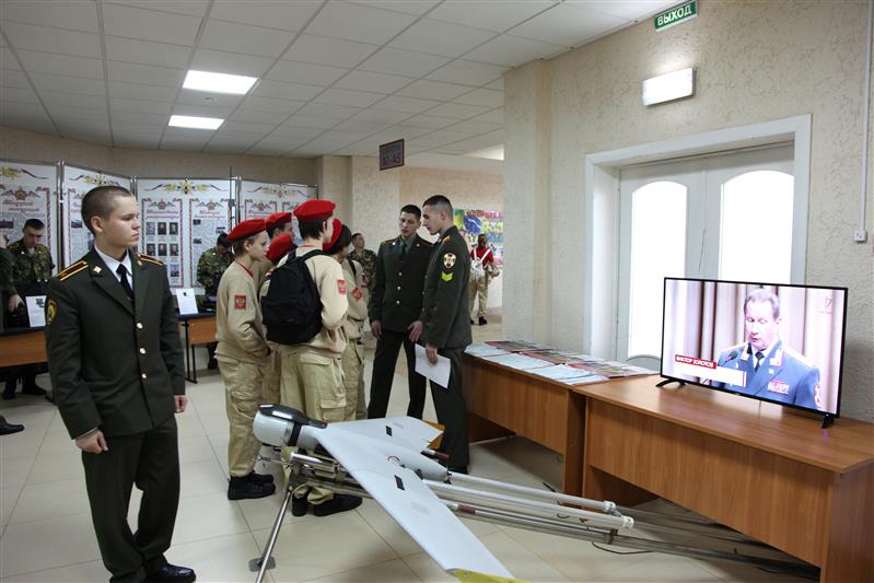 Педагоги и курсанты Новосибирского военного института Росгвардии провели для молодежи региона День призывника