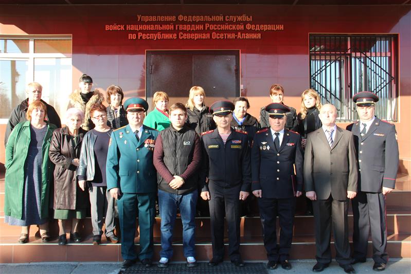 В Северной Осетии начальник территориального управления Росгвардии встретился с семьями сотрудников, погибших при исполнении служебного долга