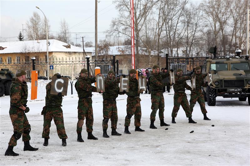 Педагоги и курсанты Новосибирского военного института Росгвардии провели для молодежи региона День призывника