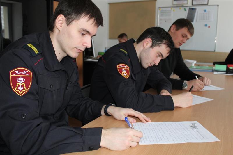 Более ста поздравительных писем мамам направлены росгвардейцами Югры накануне Дня матери