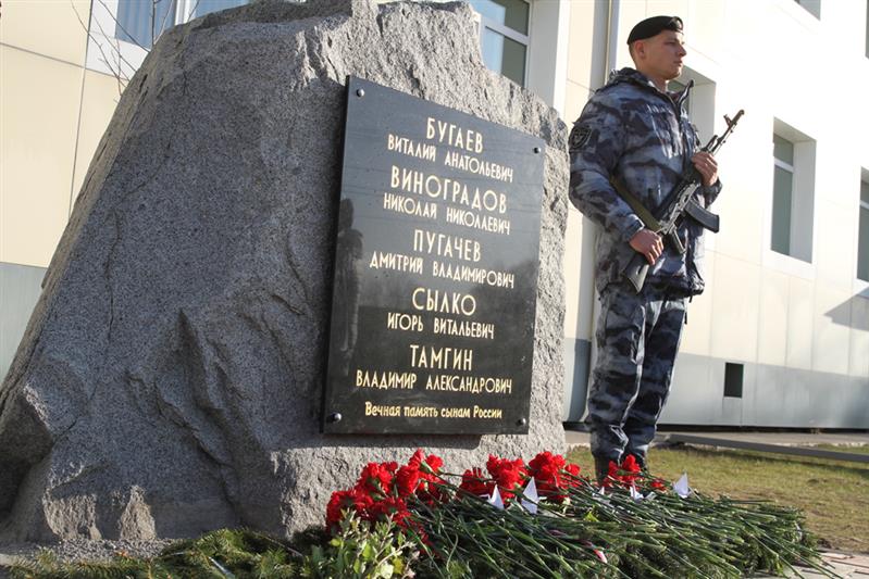 В Хабаровске открыт мемориал погибшим сотрудникам ОМОН на транспорте