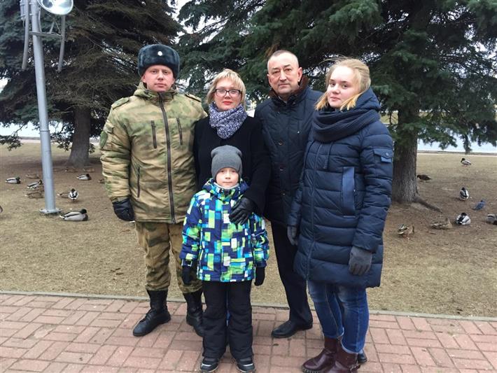 Военнослужащие и сотрудники Центрального округа Росгвардии поздравили своих мам с праздником