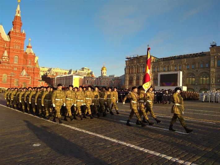 Кадеты Росгвардии приняли участие в генеральной репетиции марша в честь годовщины парада 7 ноября 1941 года.