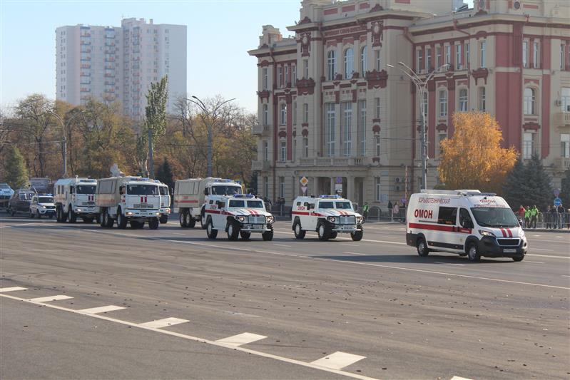 В Ростове-на-Дону росгвардейцы стали участниками парада, посвященного Дню сотрудника органов внутренних дел (фото)