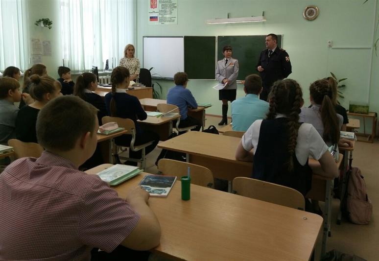 В Тюменской области прошла региональная акция «Моя мама служит в Росгвардии»
