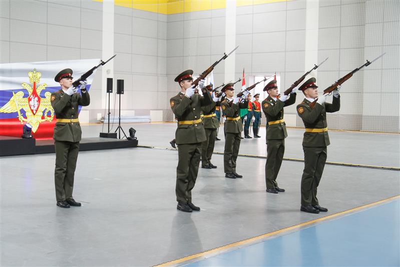 Педагоги и курсанты Новосибирского военного института Росгвардии провели для молодежи региона День призывника