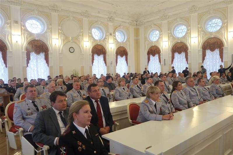 Делегация Северо-Западного округа Росгвардии приняла участие в торжественном мероприятии в Смольном, посвященном Дню сотрудника органов внутренних дел