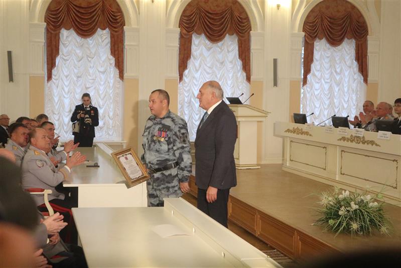 Делегация Северо-Западного округа Росгвардии приняла участие в торжественном мероприятии в Смольном, посвященном Дню сотрудника органов внутренних дел