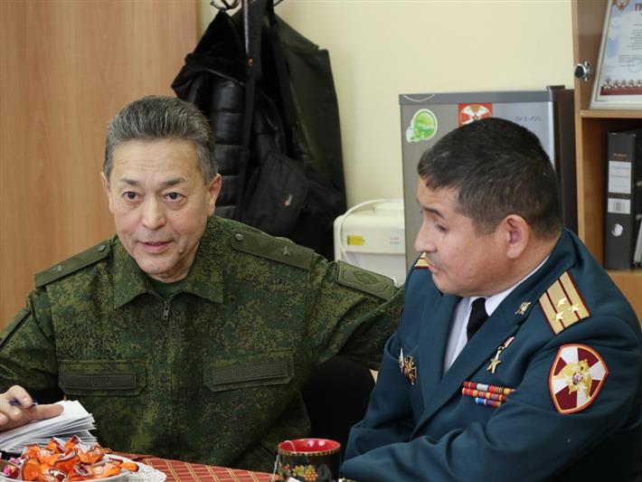 Вопросы героизма и самопожертвования обсудил генерал-майор Руслан Алимов из Республики Казахстан с Героем России Сериком Султангабиевым