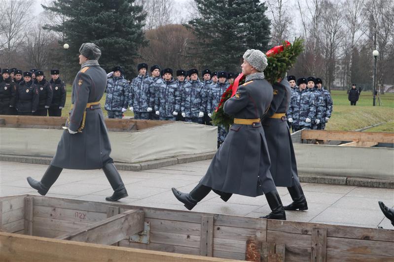 Представители Росгвардии почтили память погибших воинов правопорядка в рамках общегородского траурного мероприятия в Санкт-Петербурге