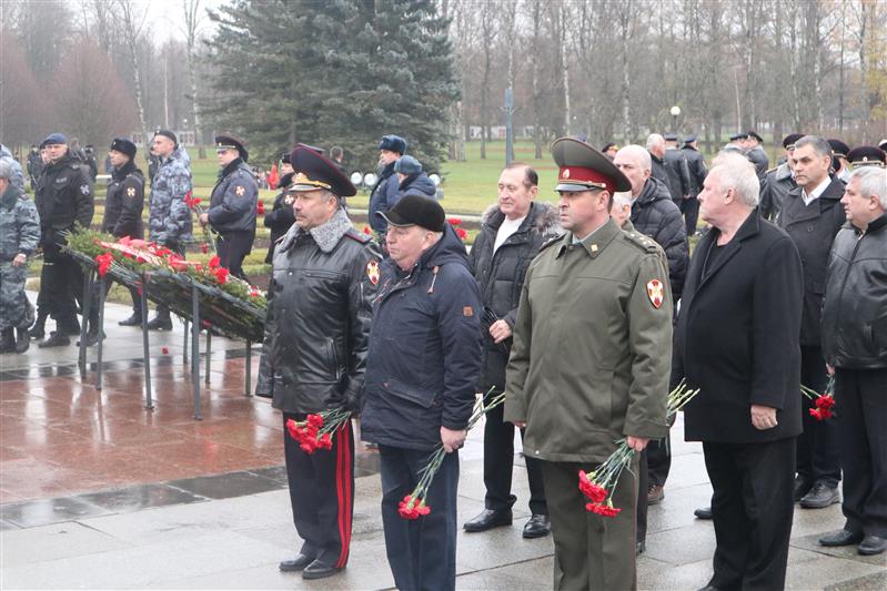 Представители Росгвардии почтили память погибших воинов правопорядка в рамках общегородского траурного мероприятия в Санкт-Петербурге