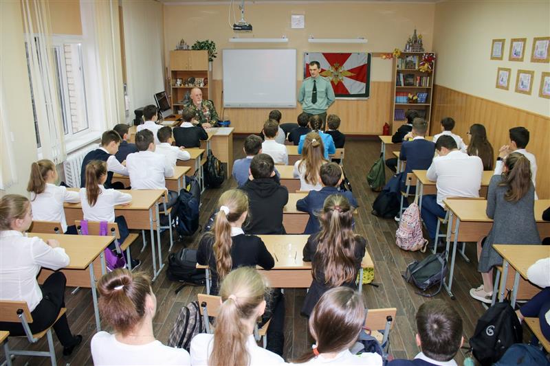 Ставропольские школьники узнали о порядке поступления в Саратовский институт Росгвардии