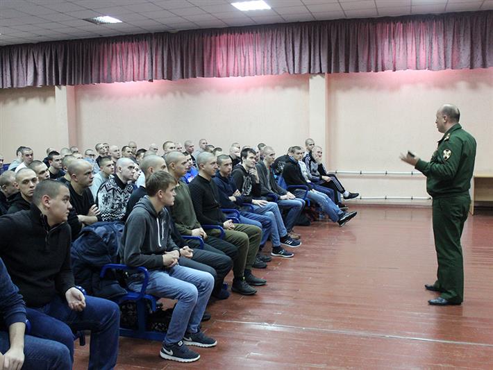 В канун Дня матери призывники Новосибирской области, отобранные для прохождения службы в Росгвардию, послали поздравительные письма мамам прямо со сборного пункта (фото, видео)