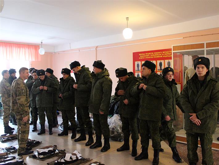 В канун Дня матери призывники Новосибирской области, отобранные для прохождения службы в Росгвардию, послали поздравительные письма мамам прямо со сборного пункта (фото, видео)