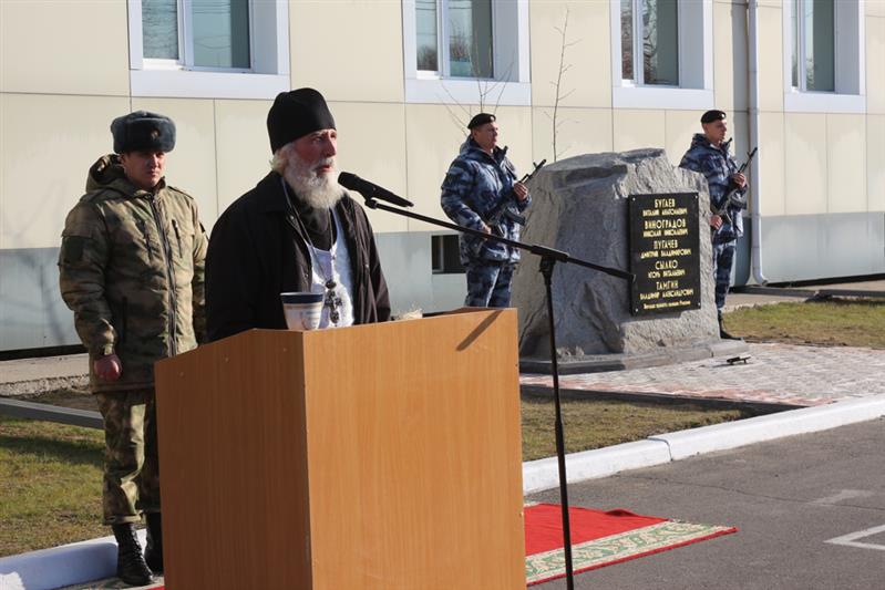 В Хабаровске открыт мемориал погибшим сотрудникам ОМОН на транспорте