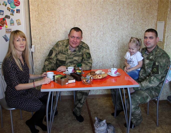 В Астрахани 16 семей росгвардейцев справили новоселье