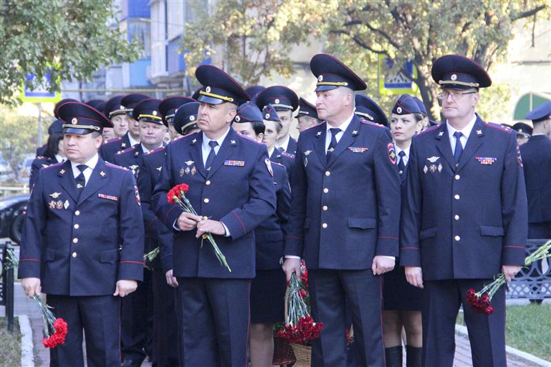 В Краснодарском крае сотрудники Росгвардии почтили память погибших правоохранителей