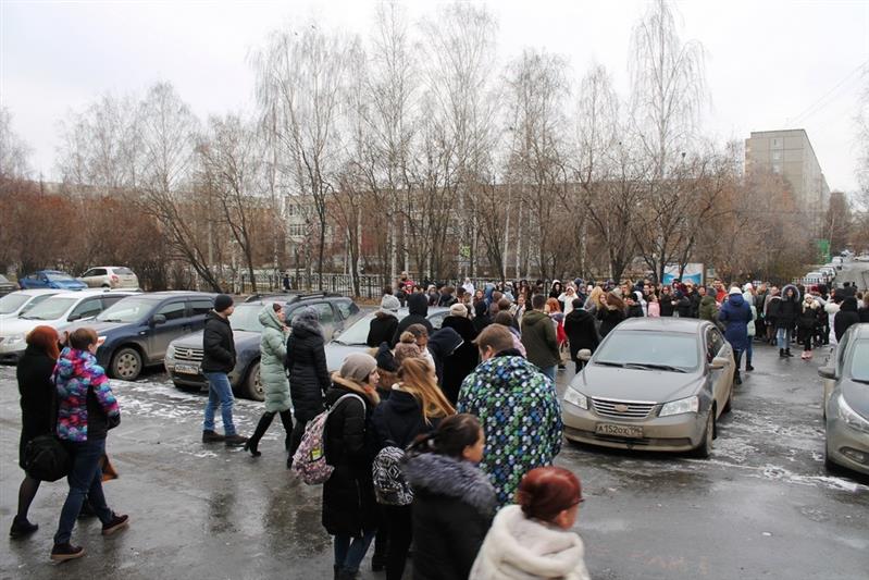 В Екатеринбурге состоялось пожарно-тактическое учение на объекте образования  с участием сотрудников вневедомственной охраны