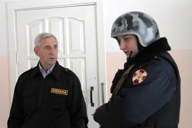 В Екатеринбурге состоялось пожарно-тактическое учение на объекте образования  с участием сотрудников вневедомственной охраны